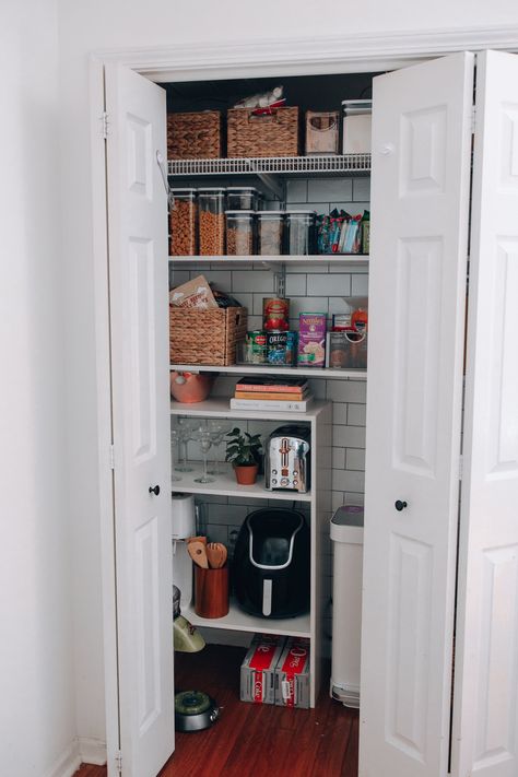 small pantry organization Bifold Pantry Organization, Small Kitchen Pantry Organization, Small Pantry Makeover, Diy Kitchen Pantry, Kitchen Pantry Organization Ideas, Small Pantry Organization Ideas, Pantry Organization Hacks, Small Kitchen Pantry, Kitchen Pantry Organization