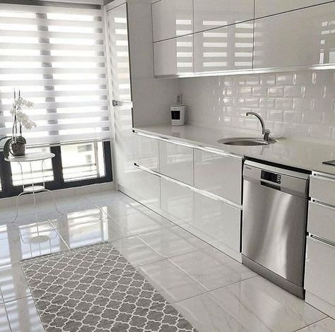 Interior Design Kitchen Contemporary, Kabinet Dapur, Modern Kitchen Cabinet Design, All White Kitchen, Kitchen Interior Design Decor, Kitchen Interior Design Modern, White Kitchen Design, Modern Kitchen Cabinets, Kitchen Decor Modern