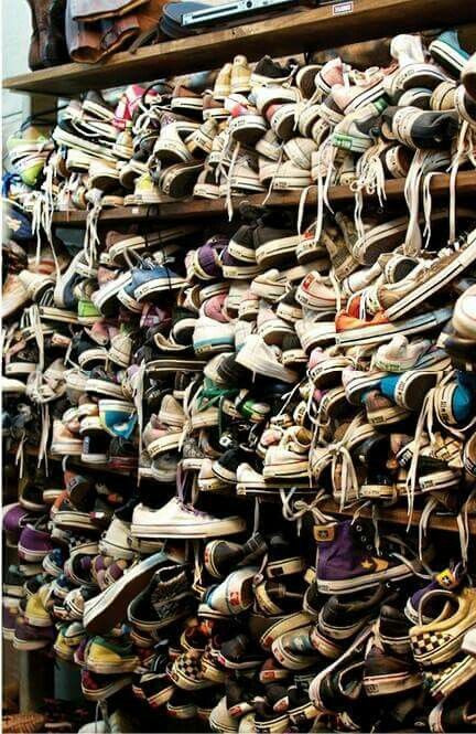 .... Pile Of Shoes, Chucks Shoes, Mini Skateboard, Skateboard Aesthetic, Cotton Shirts Women, Body Weight Leg Workout, Star Boots, Authentic Vans, Mens Outfit Inspiration