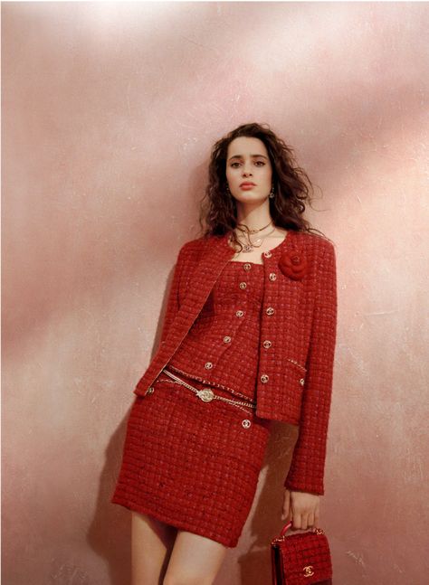 Red Tweed Jacket, 1920s Women, Chanel Tweed Jacket, Tweed Outfit, Tweed Set, Chanel Fashion Show, Red Chanel, Chanel Tweed, Chanel Jacket