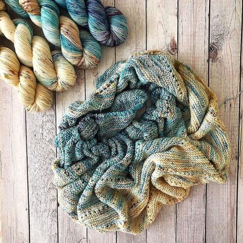 Different Fades, Yarn Color Palette, Yarn Combinations, Hand Dyed Yarn Inspiration, Knitting Scarves, Indie Dyed Yarn, Gradient Yarns, Fiber Crafts, Yarn Inspiration