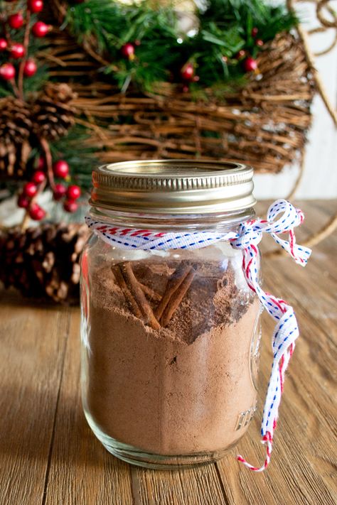 Homemade Mexican Hot Chocolate Mix - This spicy Hot Chocolate gets its kick from cayenne pepper and cinnamon. Mexican Hot Chocolate Mix Recipe, Mexican Hot Chocolate Mix, Spicy Hot Chocolate, Hot Chocolate Mix Recipe, Chocolate Tasting, Homemade Hot Chocolate Mix, Hispanic Recipes, Work Recipes, Homemade Mexican