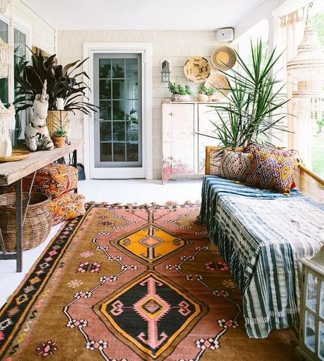 Do These Patterns Go Together? Mix Master Secrets to Get It Right, Every Time — Rooms That Get It Right Bohemian Interior Design, Decor Studio, Bohemian House, Rug Ideas, Versace Home, Bohemian Interior, Design Studios, Boho Interior, Style At Home