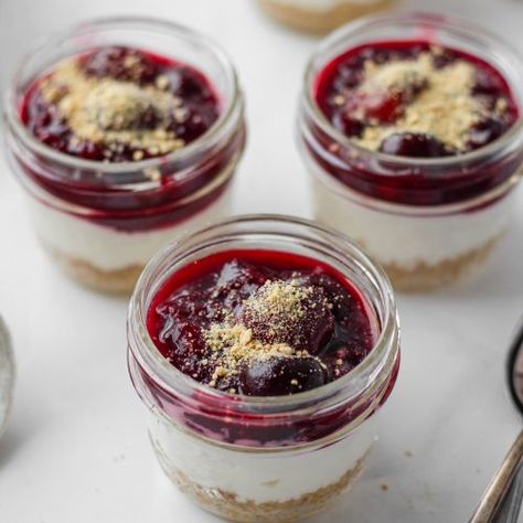 Healthy No Bake Cheesecake in a Jar - Hannah Magee RD Healthy No Bake Cheesecake, Cherry Topping For Cheesecake, Recipes For Spring, Healthy No Bake, Cheesecake In A Jar, Healthy Cheesecake, Cheesecake Toppings, Cheesecake Cups, Mini Mason Jars