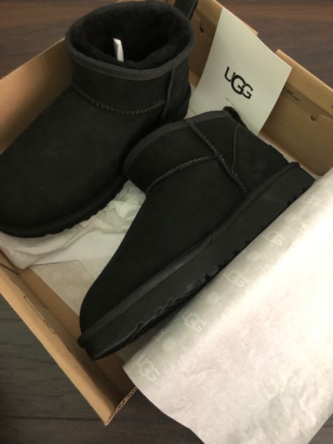 Uggs Black Boots, Black Ugg Shoes, Black Uggs Aesthetic, Aesthetic Shoes Black, Low Uggs, Classic Mini Uggs, Ugg Black Boots, Ugg Boots Black, Cute Uggs