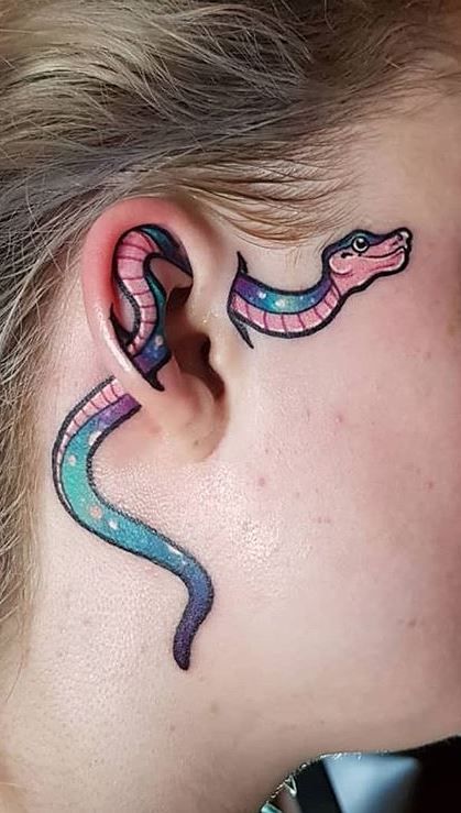 Under Chin Tattoo Woman, Inner Ear Tattoo, Small Face Tattoos, Face Tattoos For Women, Knuckle Tattoos, Unalome Tattoo, Neck Tattoos Women, Snake Tattoo Design, Face Tattoos