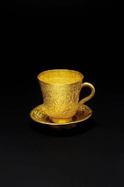 Black Drinks, Gold Coffee Cup, Teapot Cookies, Turkish Coffee Cups, Gold Tea, Antique Tea Cups, Coffee Cup And Saucer, Gold Coffee, Gold Cup