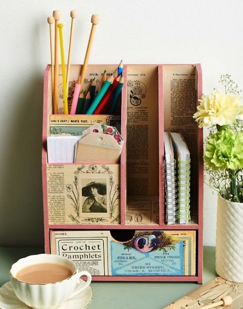 Decoupage Desk, Unique Desks, Spring Clean, Make Do, Diy Upcycling, Desk Tidy, Diy Desk, Pens Pencils, Paper Organization