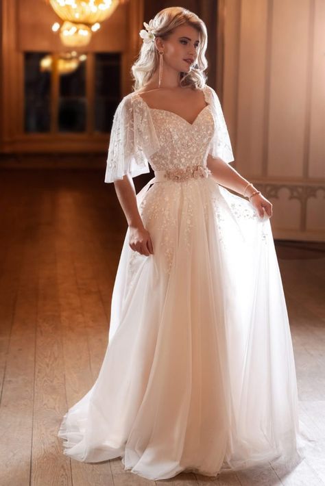 Wedding Dress Big Bust, Wedding Dresses Short Bride, Dresses For Broad Shoulders, November Wedding Dresses, Renew Wedding Vows, Empire Waist Wedding Dress, Big Wedding Dresses, Civil Wedding Dresses, Cute Wedding Dress