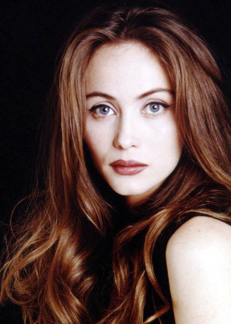 Emmanuelle Béart is a French film actress, who has appeared in over 60 film and television productions since 1972 Famous French Actresses, French Beauty Secrets, Egyptian Beauty, Glamour World, Classic Girl, French Beauty, French Films, Vintage Icons, French Actress