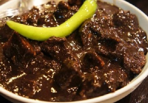 Dinuguan (Filipino Pork Blood Stew). This dish is made from pork meat and pork blood. It's similar to Polish czernina, or duck blood soup. If you like blood sausage or duck blood soup, you'll love this dish. Dinuguan Recipe, Panlasang Pinoy Recipe, Filipino Food Dessert, Blood Sausage, Liver Recipes, Philippines Food, Filipino Dishes, Pinoy Food, Weird Food