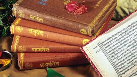 The Four Vedas – An Introduction, Origin and Brief Description Hinduism Books, Atharva Veda, School Of Philosophy, Hindu Vedas, Hindi Books, The Mahabharata, Sacred Text, Ancient India, Hindu Temple