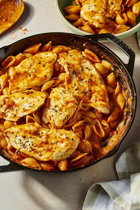 Chicken Pomodoro Recipes, Chicken Pomodoro, Pomodoro Recipe, Chicken Breast Dishes, Pasta And Chicken, Chicken And Pasta, Pasta Noodle Recipe, Broccoli Chicken, Chicken Breast Seasoning