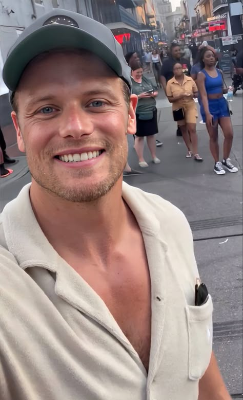 Samheughan Selfie, Sam Heughan Selfie, Jamie From Outlander, Aslan The Lion, Sam Heughan News, Sam Heughan Family, Sam Heughan Actor, Sam Hall, Photo Emma Watson