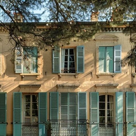 18th Century Estate near Aix en Provence. A classical French Interior mixed with a bohemian Atmosphere. A family home for summer vacation... | Instagram Chateau Exterior, Vaulted Ceiling Beams, Provence House, French Villa, Hillside Landscaping, 3d Concept, Architectural Interior, Farm Cottage, Deco Decor