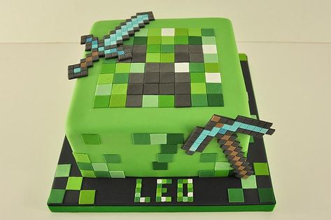 Minecraft Cake Cupcakes, Minecraft Cake Pops, 8th Birthday Boy, Minecraft Cake Designs, Birthday Boy Cake, Diy Minecraft Birthday Party, Cake Minecraft, Minecraft Party Decorations, Minecraft Birthday Cake