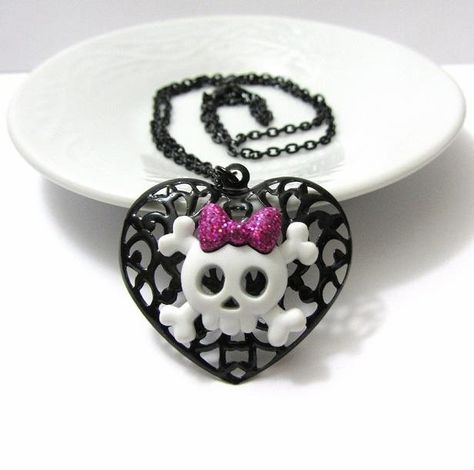 Sugar Skull Ring, Skull Accessories, Cute Skull, The Bling Ring, Rocker Girl, Filigree Heart, Skull Lover, Skull Clothing, Skull Fashion