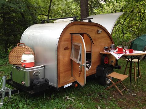 Glamping Made Simple. www.bigwoodycampers.com Most detailed Teardrop Camper plans out there. Visit our website for more details. Small Camper Trailer, Teardrop Camper For Sale, Teardrop Trailer Interior, Teardrop Camper Interior, Teardrop Camper Plans, Teardrop Caravan, Teardrop Camping, Teardrop Campers, Small Camper