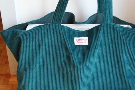 Atelier de la création - Tuto couture : coudre un grand cabas Tutu Couture, Tote Bags Sewing, Couture Sewing, Diy Couture, Sewing Bag, Tote Bag, Couture, Sewing