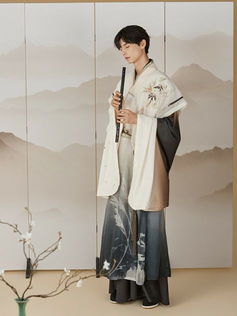 Chinese Traditional Dress Men, Chinese Traditional Clothing Men, Chinese Fashion Men, Chinese Men's Clothing, Orientation Outfit, Chinese Kimono, Chinese Traditional Clothing, Japan Model, Chinese Hanfu