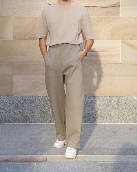 Dark Academia Pants Men, Mens High Waisted Trousers, Baggy Trousers Outfit, Cream Trousers Outfit, Khaki Pants Outfit Men, Japan Men Fashion, Robin Outfit, Chinos Men Outfit, Trousers Outfit Men