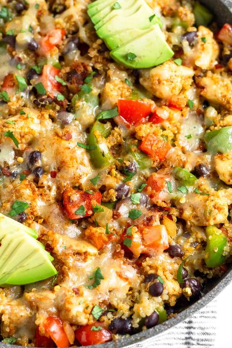 Healthy chicken quinoa skillet made with 10 ingredients and ready in 35 minutes for a hearty and satisfying meal. Perfect for meal prep too! Chicken Quinoa Skillet, Chicken Quinoa Stuffed Peppers, Quinoa Chicken Spinach, Shredded Chicken And Quinoa Recipes, Ground Chicken Quinoa Recipes, High Protein Quinoa Recipes, Skillet Quinoa, Chicken Quinoa Recipes, Quinoa Skillet