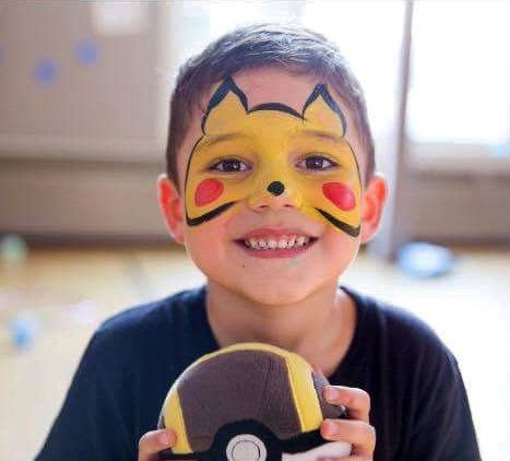 Pikachu Face Paint, Pokemon Facepaint, Pikachu Makeup, Pikachu Halloween Costume, Pokemon Makeup, Face Paint Party, Pikachu Face, Easy Face Painting Designs, Pokemon Faces