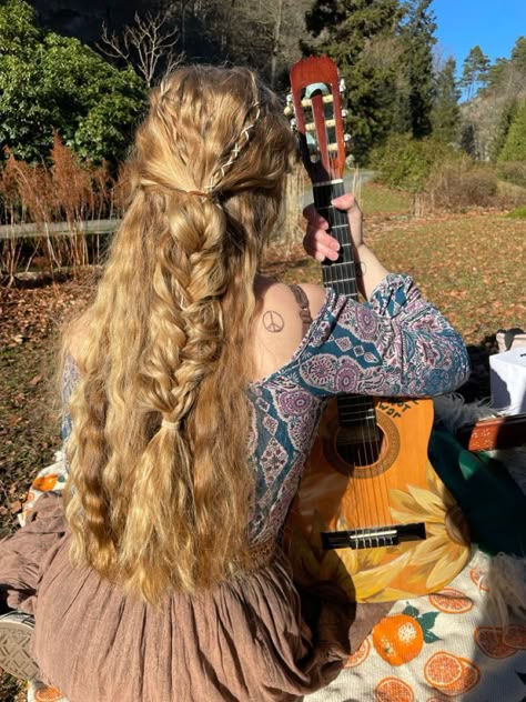 Fabulous Aesthetic, Hair Styles For Ladies, Hippie Hairstyles, Hippie Braids, Hippie Aesthetic, Hippie Hair, Phoebe Buffay, Fulani Braids, Hippie Girl