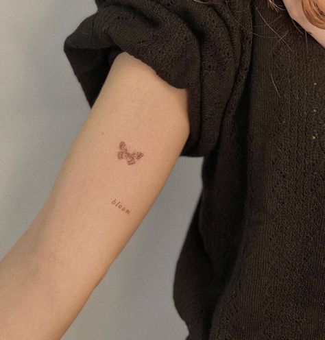 Fine Line Butterfly, Line Animals, Word English, Line Butterfly, Bloom Tattoo, Small Cross Tattoos, Small Girly Tattoos, Chic Tattoo, Petite Tattoos