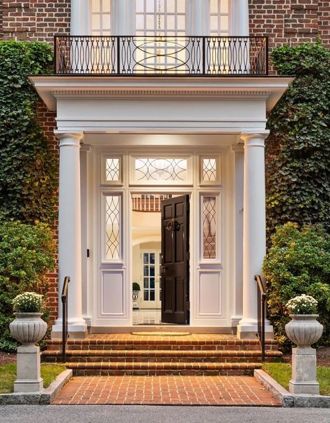 Georgian Revival Interior, Georgian Style House, Georgian Revival Homes, Federal Style House, Waterfront Architecture, Classic Mansion, Potomac Maryland, Georgian Manor, Porch Enclosures