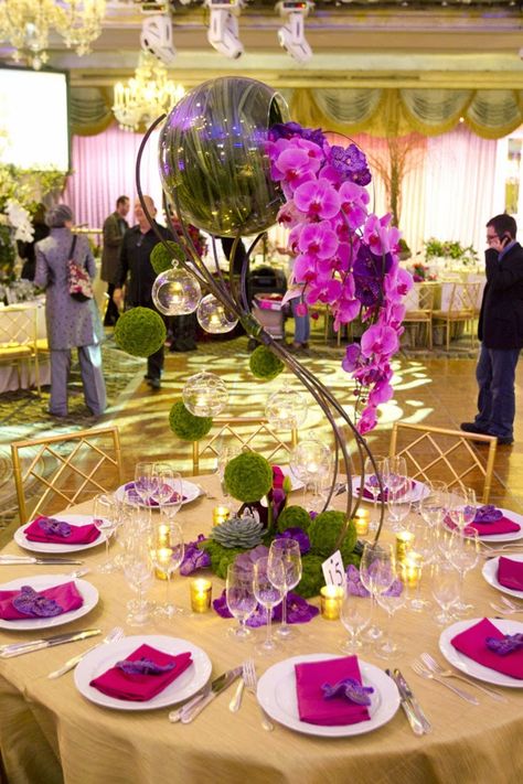 wedding-centerpieces-11 Tantawan Bloom, Wedding Flower Trends, Unique Wedding Flowers, Unique Centerpieces, Bride Magazine, Beautiful Centerpieces, Flowers Design, Wedding Table Centerpieces, Tolu