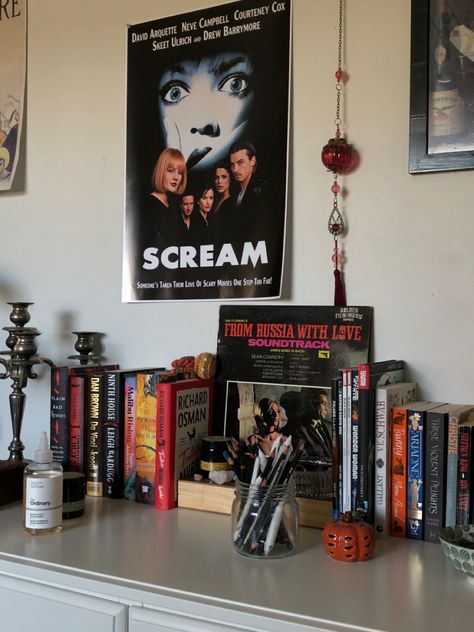 Slasher Room Aesthetic, Scream Room Aesthetic, Scream Themed Bedrooms, Scream Room Decor, Scary Room Aesthetic, Scream Decoration, Halloween Room Aesthetic, Halloween Aesthetic Room, Drusilla Blackthorn