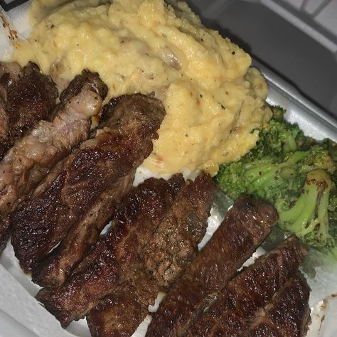 Steak Mashed Potatoes, Steak And Mashed Potatoes, Potatoes And Broccoli, Potatoes Broccoli, Fast Food Drinks, Mash Potatoes, Soul Food Dinner, Junk Food Snacks, Food Babe