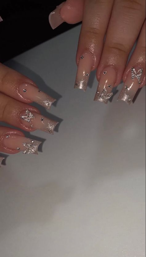 Sliver Homecoming Nails, Silver Prom Nails Square, Gel Nail Designs Birthday, 21 Bday Nails Short, Hoco Nails Acrylic Silver, Nails For Silver Jewellery, Sliver Nails Acrylic Sparkle, Sliver Quince Nails, Simple Bday Nails