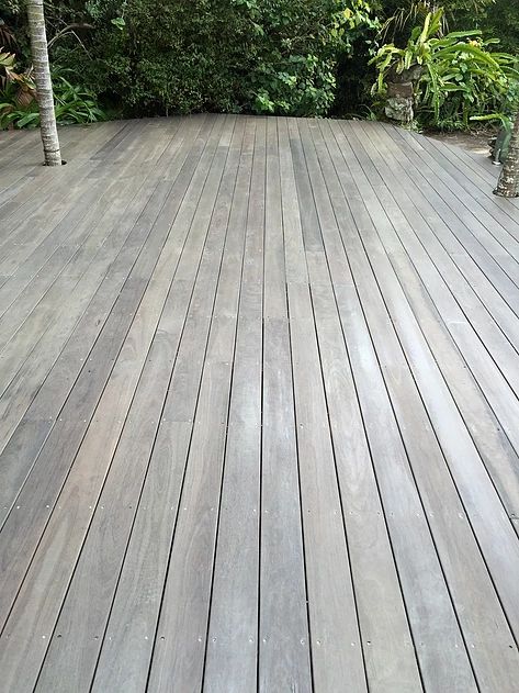 Grey timber stain - Sikkens Cetol Hlse in Silver Grey Brisbane Garden, Aussie Backyard, Spotted Gum Decking, Decks Around Pools, Grey Deck, Pool Surrounds, Deck Restoration, Deck Stain, Urban Backyard