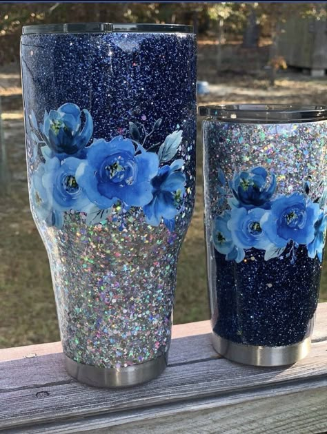 Acrylic Cup Designs, Tapered Tumbler Ideas, Fancy Tumblers, Decorated Tumblers Ideas, Tumbler Glitter Ideas, Tumblr Ideas Cups, Blue Tumbler Cup Ideas, Epoxy Resin Tumbler Ideas, Winter Tumbler