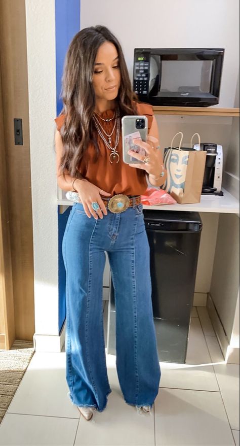 Western Outfits With Trouser Jeans, Western Outfits For Moms, Cute Western Teacher Outfits, Woman’s Casual Outfits, Cowgirl Causal Outfits, What To Wear To A Meet And Greet Outfit, Elegant Western Outfits Women, T Shirt Western Outfit, State Convention Ffa Outfits