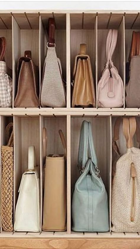 Girls Closet Organization, Cleaning Closet Organization, Dream Closet Design, Closet Design Layout, Purse Storage, Closet Renovation, Interior Design Per La Casa, Small Bedrooms, Handbag Storage