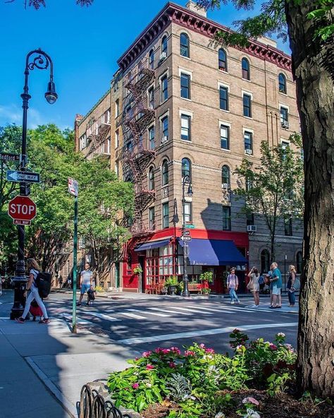 Friends Apartment Building, Places To Visit In Nyc, Nyc Pics, Friends Apartment, New York City Aesthetic, Friends (tv Series), Visit New York City, Friends House, New York Photos