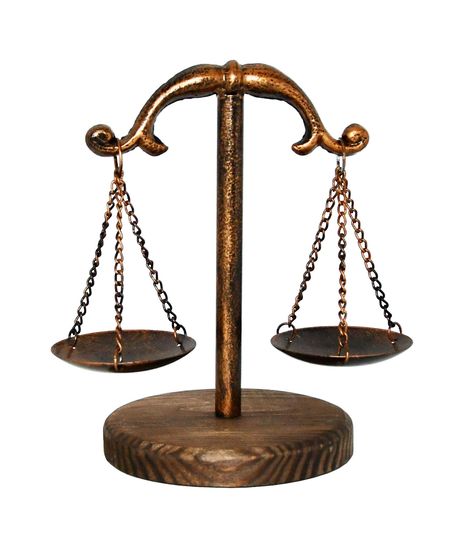 PRICES MAY VARY. -The scale of justice represents truth and fairness. Perfect gift for the lawyer, judge, and student in your life. -This vintage style Libra serves as the best decorative showpiece in your home or office. -Freestanding jewelry tray with a sleek; add a vintage touch to any wedding table decoration. The perfect idea for unique celebrations. -Perfect gift idea to your lovable friends and relatives to occasions like housewarming and Christmas. This farmhouse justice scale will defin Balancing Scale, Scale Of Justice, Libra Jewelry, Justice Scale, Vintage Office Decor, Jewelry Tray Display, Vintage Scale, Unique Centerpieces, Vintage Office