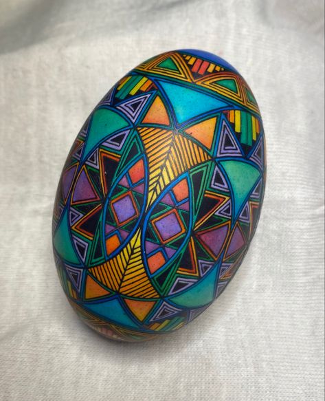 Pysanky Egg, Egg Artwork, Pysanky Eggs Pattern, Egg Christmas, Egg Artistry, Carved Eggs, Easter Egg Art, Egg Shell Art, Polish Folk Art