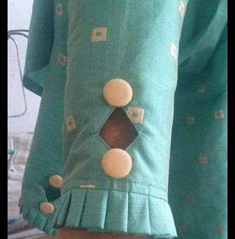 Deziner Kurti Latest, New Kurti Hand Design, Chudidar Hands Designs For Stitching, Hand Design For Chudi, Chudidhar Neck And Hand Designs, Churidar Sleeves Blouse, Kurthi Models Latest Hands, Chudidhar Hands Models, Chudidhar Hands Designs For Stitching