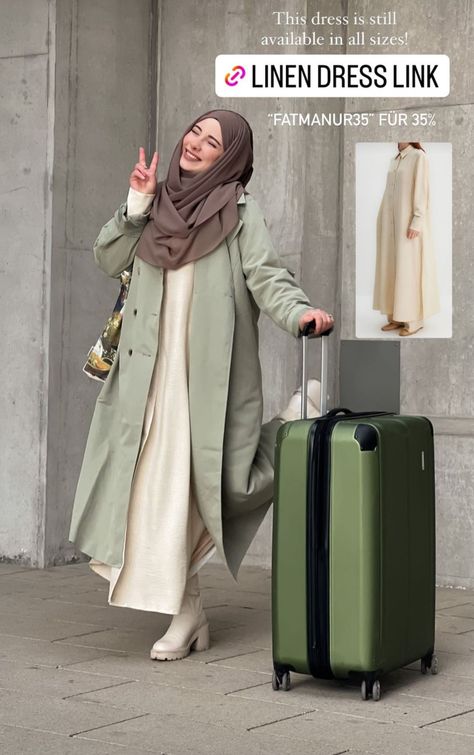 Abaya With Coat, Green Coat Outfit, Hijabi Winter Outfits, Winter Hijab Outfits, Outfit Muslim, Islamic Fashion Dresses, Winter Coat Outfits, Modest Fashion Hijab, Muslim Outfits Casual