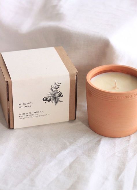 Soy Candles Packaging, Soy Candles Labels, Candle Packaging Design, Soya Mumu, Candle Projects, Natural Fragrance Oil, Candles Photography, Candle Branding, Candle Aesthetic