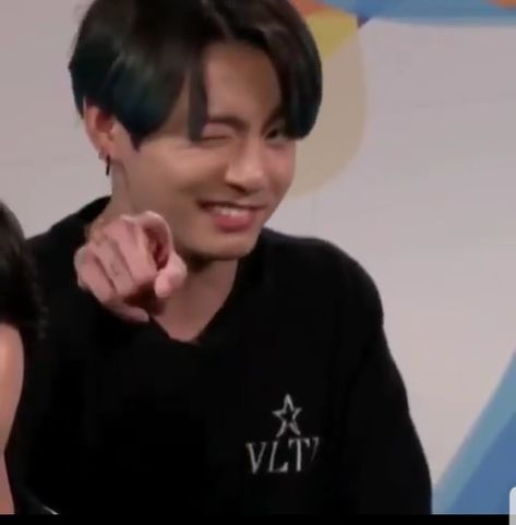 Wink Reaction Pic, Jungkook Funny Pictures, Funny Jungkook Pictures, Jungkook Winking, Jungkook Reaction Pic, Bts Reaction Memes, Jungkook Funny Pics, Funny Kpop Pictures, Jungkook Funny Face