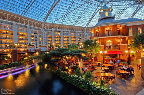 Gaylord Opryland Resort, Nashville, Tennessee Best Nashville Hotels, Opryland Hotel, Tennessee Christmas, Nashville Hotels, American Cafe, Nashville Vacation, Visit Nashville, Nashville Trip, Indoor Waterpark