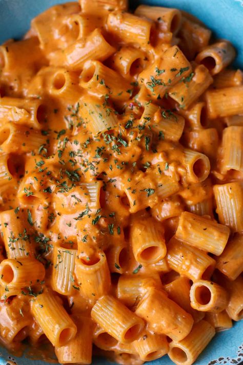 Spicy Italian Recipes, Spicy Arrabiata Pasta, Gf Pasta Dishes, Spicy Pasta Dishes, Pasta Recipes Mozzarella, Spicy Rigatoni Pasta Recipe, Mezzi Rigatoni Recipes, Pasta Recipes Rigatoni, Bucatini Pasta Recipes