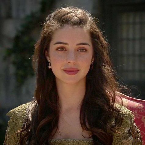 Queen Mary Reign, Reign Hairstyles, Mary Reign, Marie Stuart, Reign Mary, Reign Fashion, Reign Dresses, Mary Stuart, Adelaide Kane