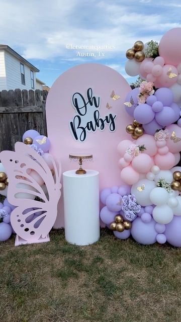 Butterfly Balloon Backdrop, Butterfly Baby Shower Balloon Garland, Butterfly Theme Balloon Garland, Butterfly Backdrop Ideas, Butterfly Decorations For Party, Butterfly Balloon Garland, Balloon Garland With Flowers And Butterflies, Butterfly And Flower Balloon Arch, Lavender Backdrop