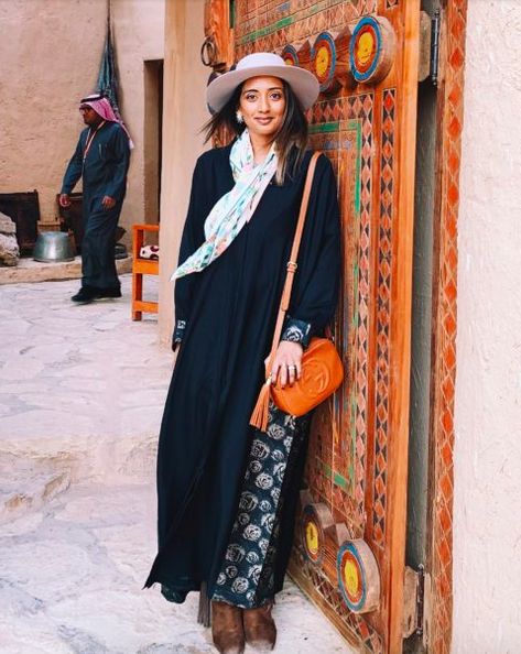 Saudi Outfits Women, What To Wear In Saudi Arabia, Desert Pictures, Business Dress Women, Hands In The Air, Girl Thinking, White Jumpsuit, Saudi Arabia, Black Eyed Peas